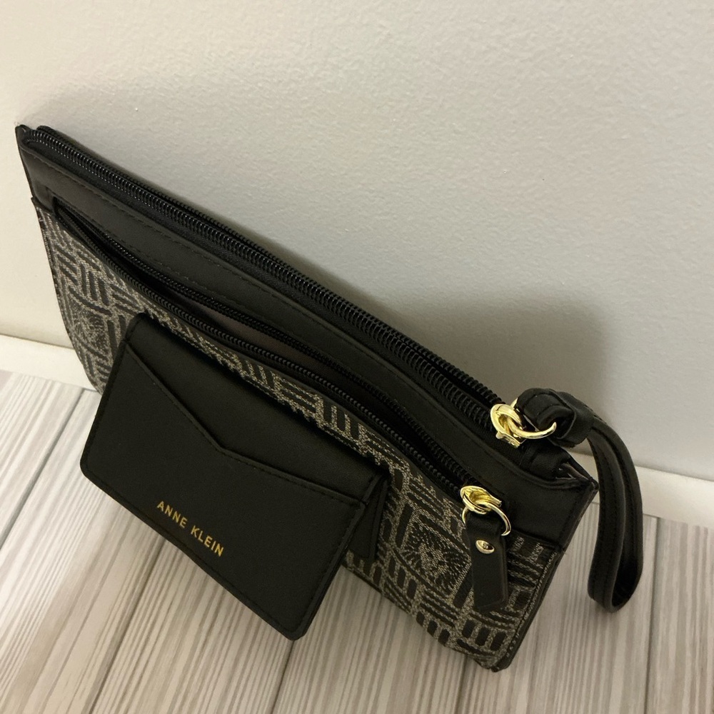 Anne Klein Black and Gray Patterned Woman’s Wristlet - Picture 7 of 10